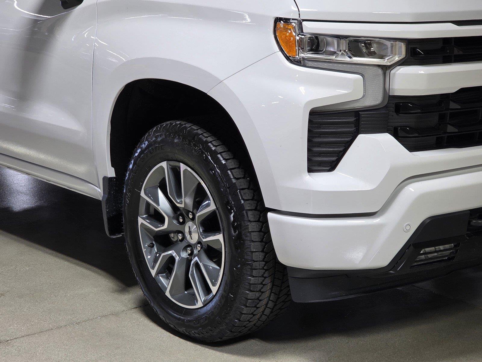 New 2026 Summit White Chevrolet RST image 10