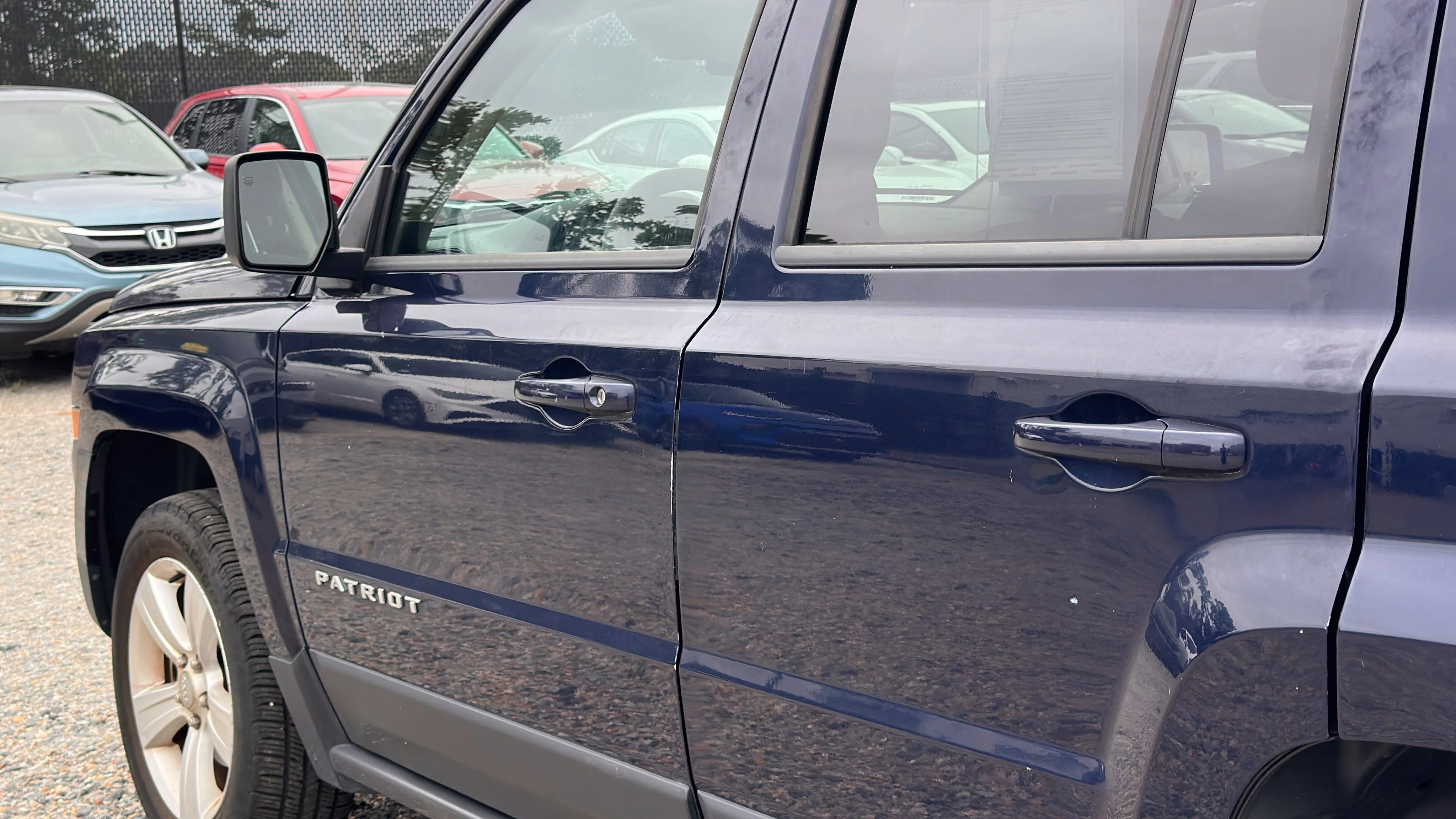 Used 2014 Blue Jeep Latitude image 5