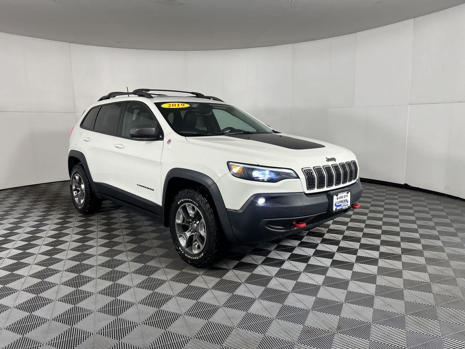 Used 2019 Pearl White Jeep Trailhawk Elite image 6