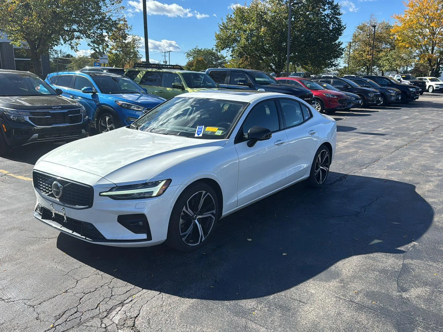 Used 2024 Crystal White Metallic Volvo Plus Dark Theme image 5