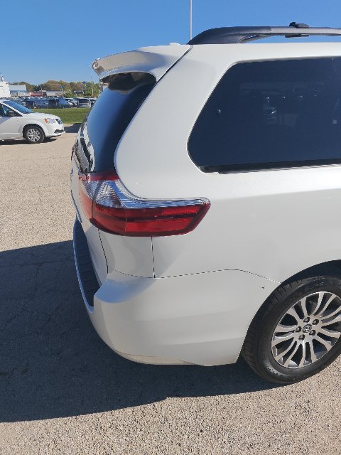 2019 Toyota Sienna XLE - Photo 14