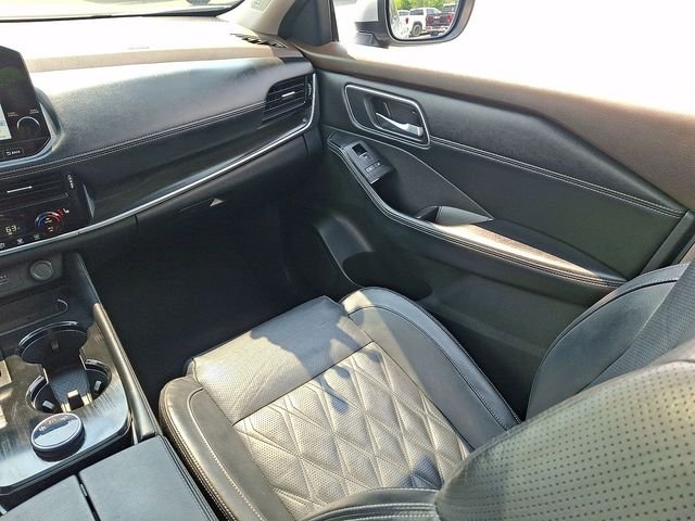 Used 2021 Silver Nissan Platinum image 11