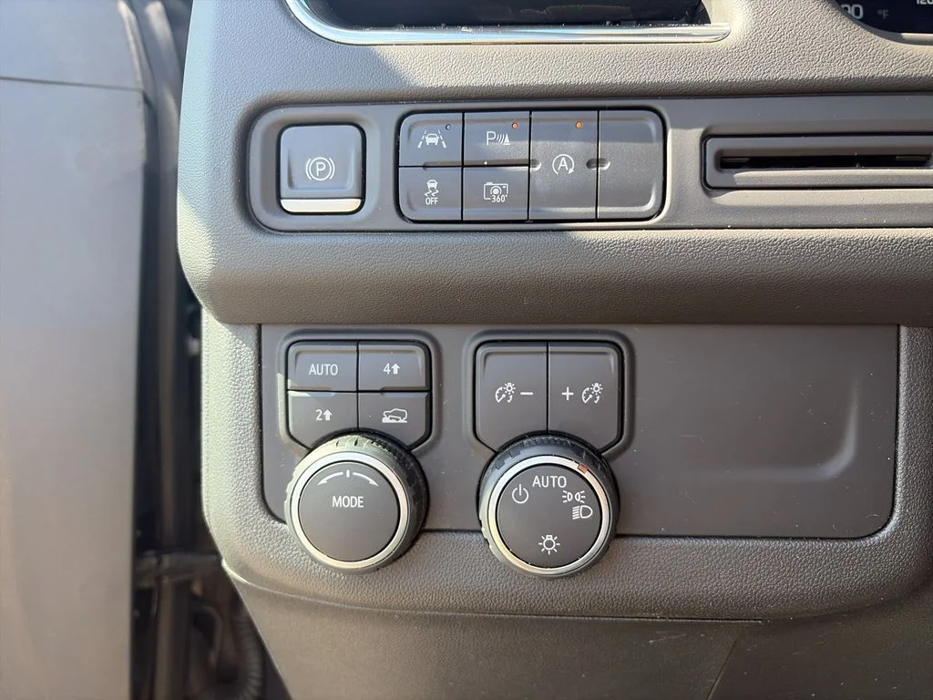 Used 2023 Gray Chevrolet LT image 21