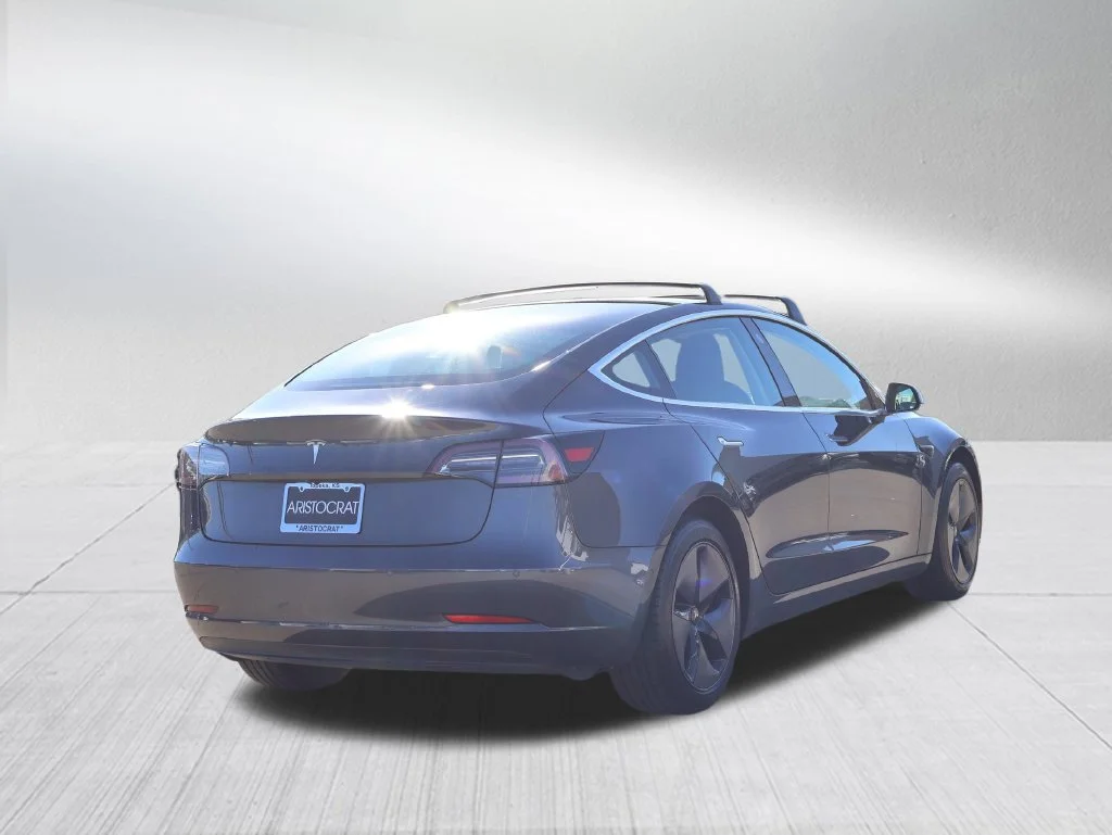 Used 2018  Tesla  image 23