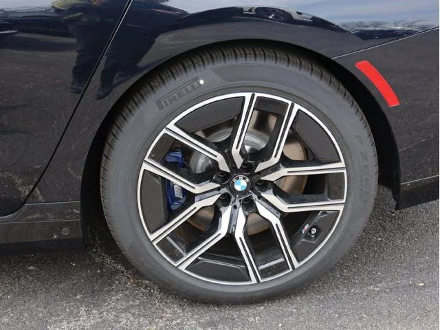 New 2026 Carbon Black Metallic BMW 760i xDrive image 40