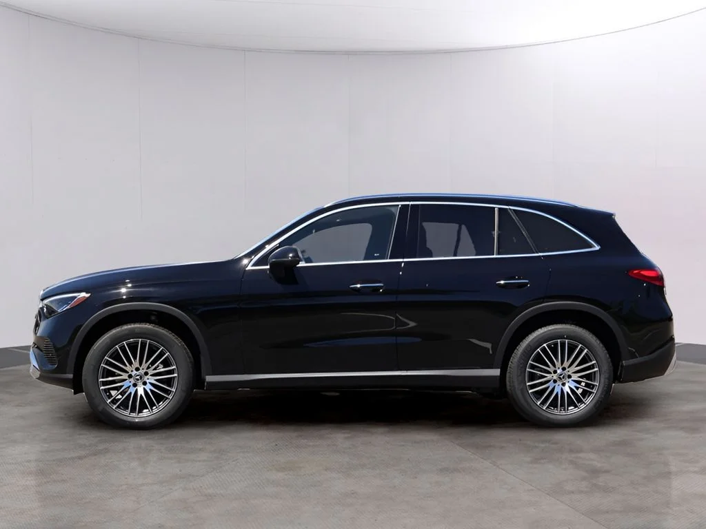 New 2026 Black Mercedes-Benz GLC 300 image 4