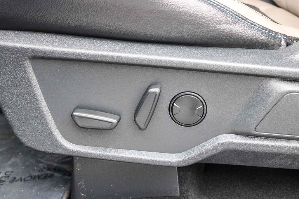 Used 2024 Gray Ford Wildtrak image 21