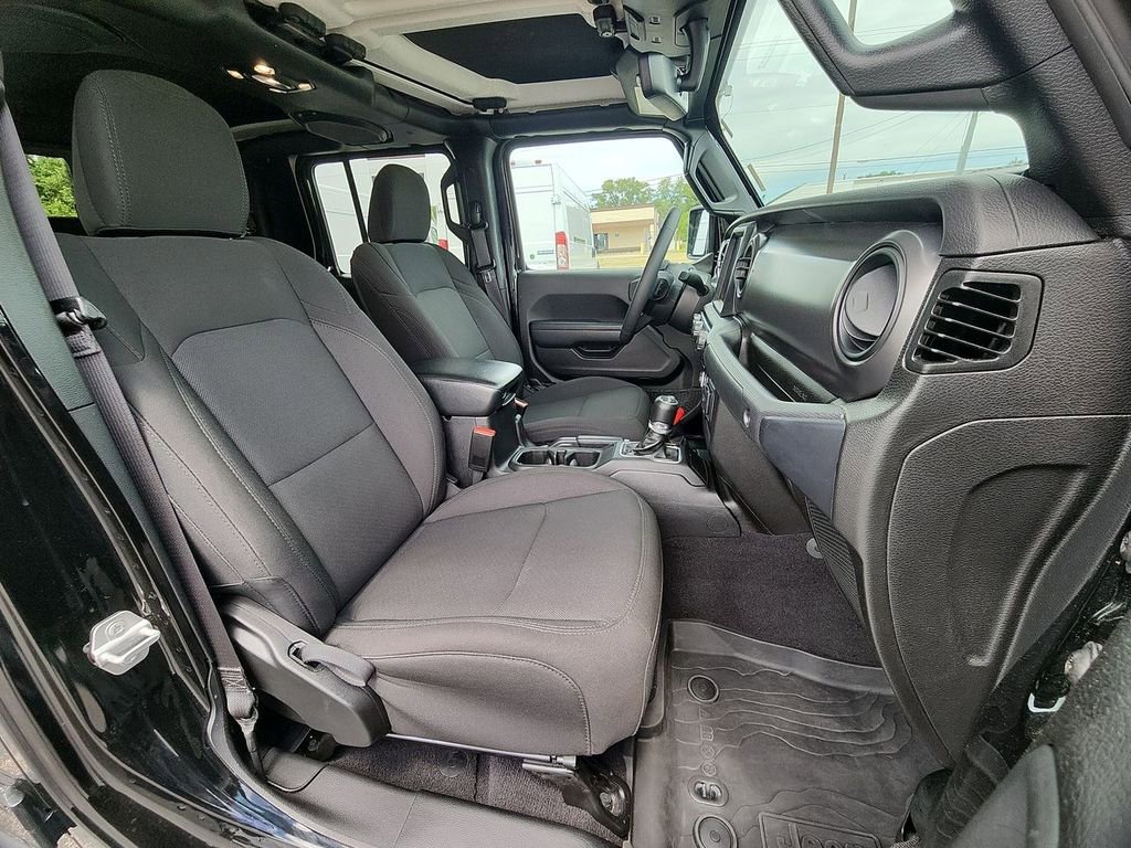 Used 2023  Jeep Willys image 24