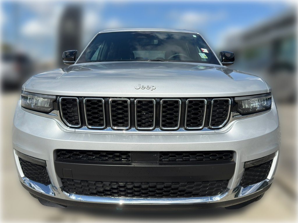 Used 2024 Silver Zynith Clear Coat Jeep Limited image 10