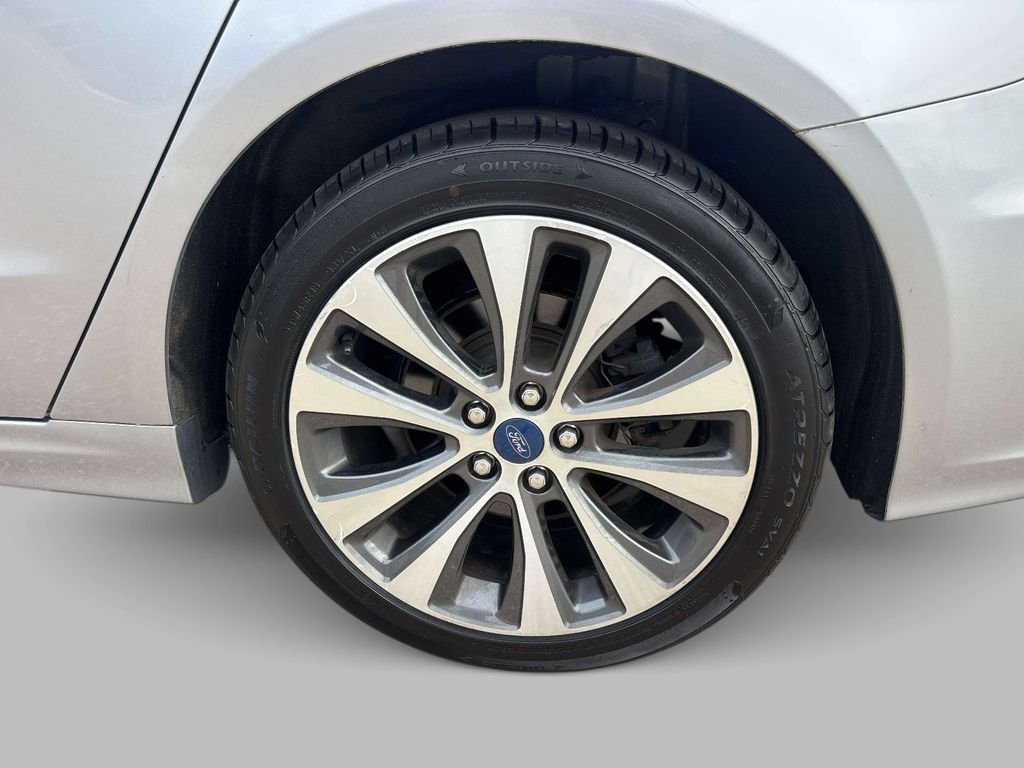 Used 2020 Silver Ford SE image 9