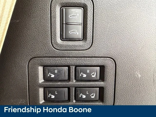 Used 2025 White Nissan Platinum Reserve image 47