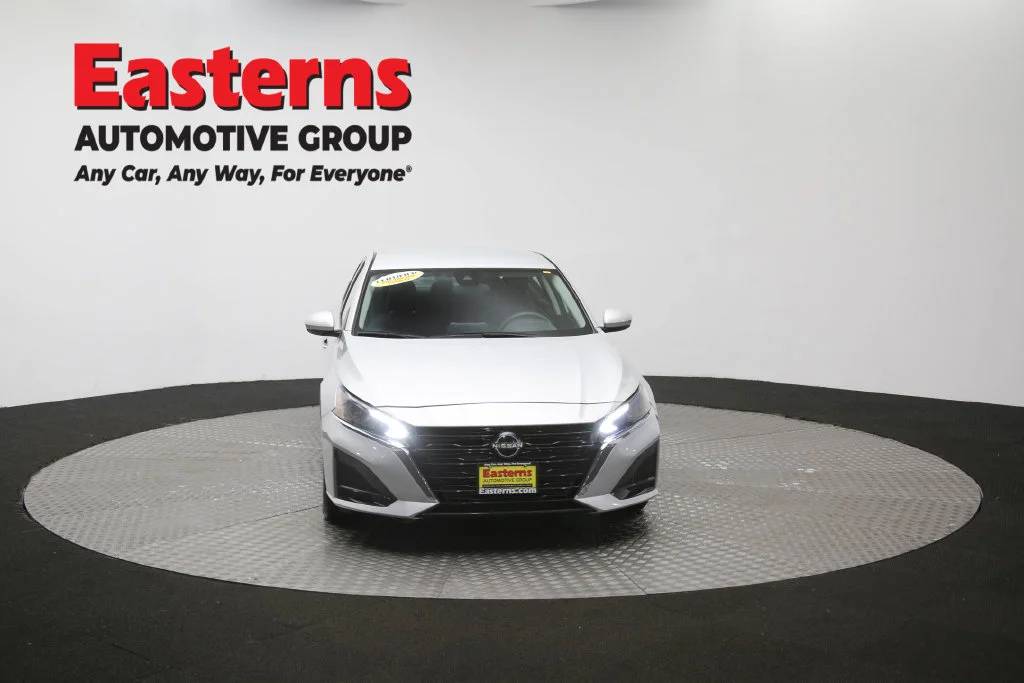 Used 2023 Silver Nissan 2.5 SV image 52