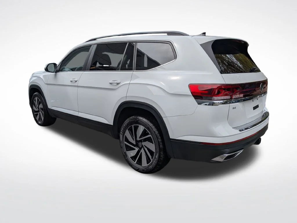 Used 2024 White Volkswagen 2.0T SE w/Technology image 6