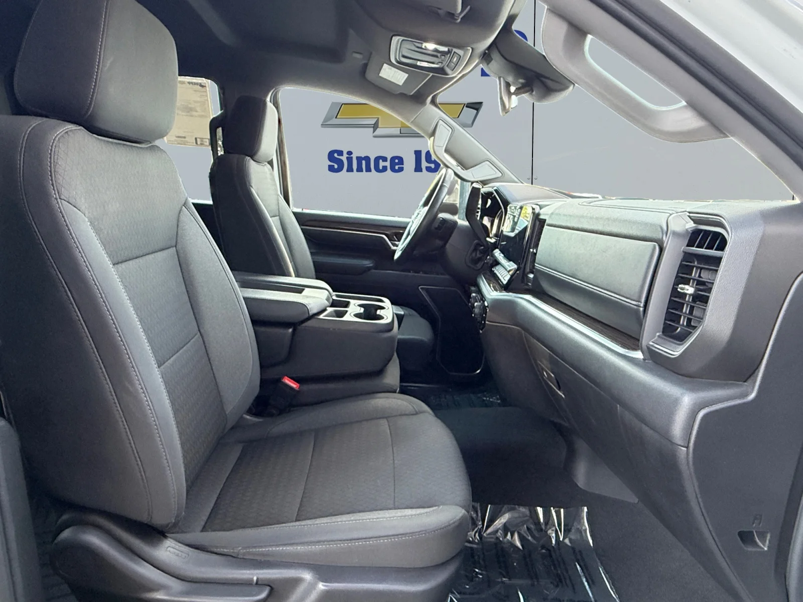 Used 2025 Summit White Chevrolet LT image 17