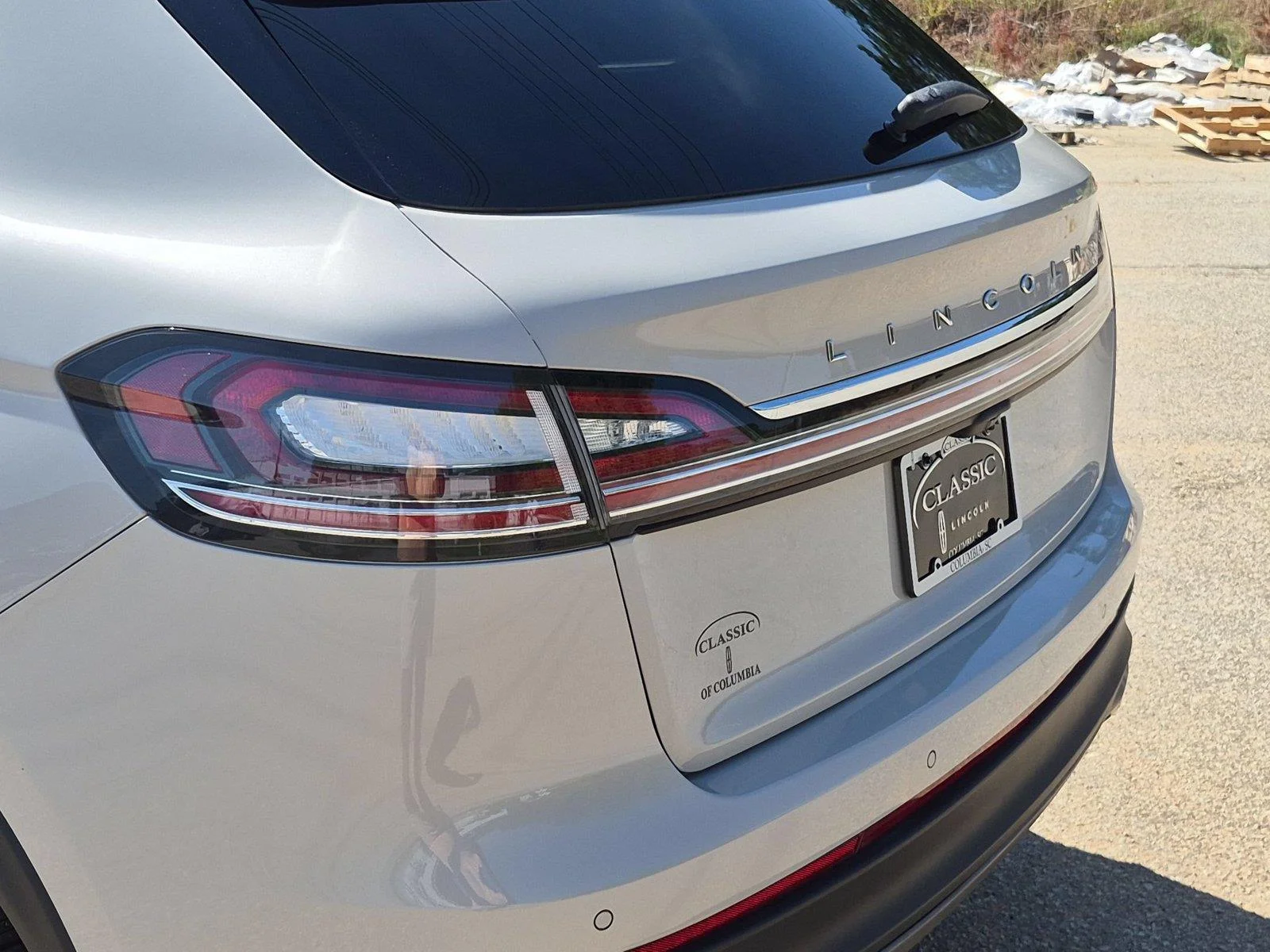 Used 2022 Ceramic Pearl Metallic Tinted Clearcoat Lincoln Reserve image 12