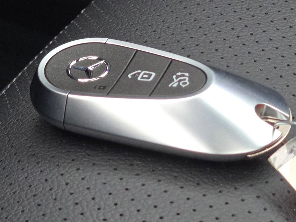 New 2026 Cirrus Silver Metallic Mercedes-Benz GLC 300 image 70