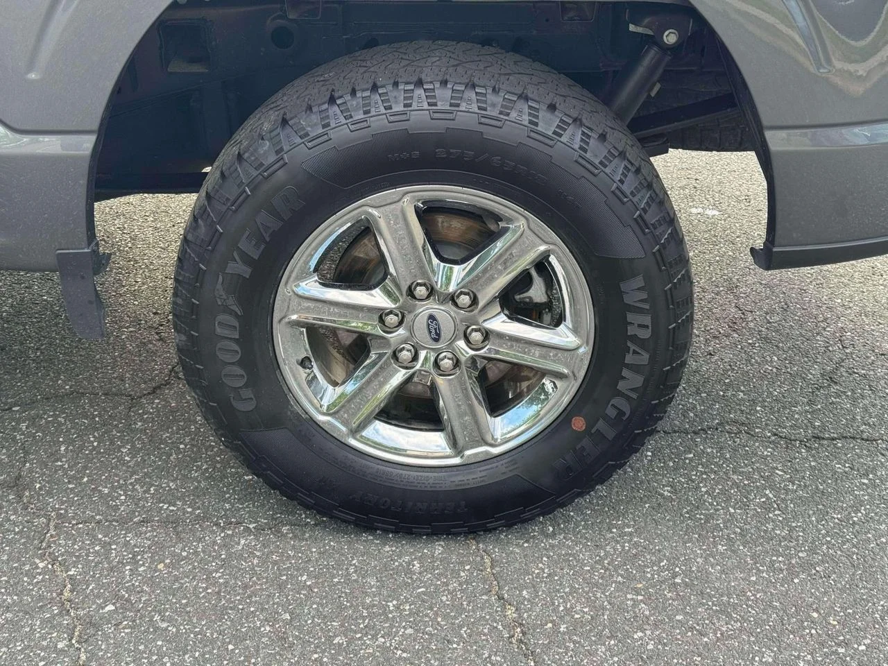 Used 2025 CARBONIZED GRAY METALLIC Ford XLT image 11