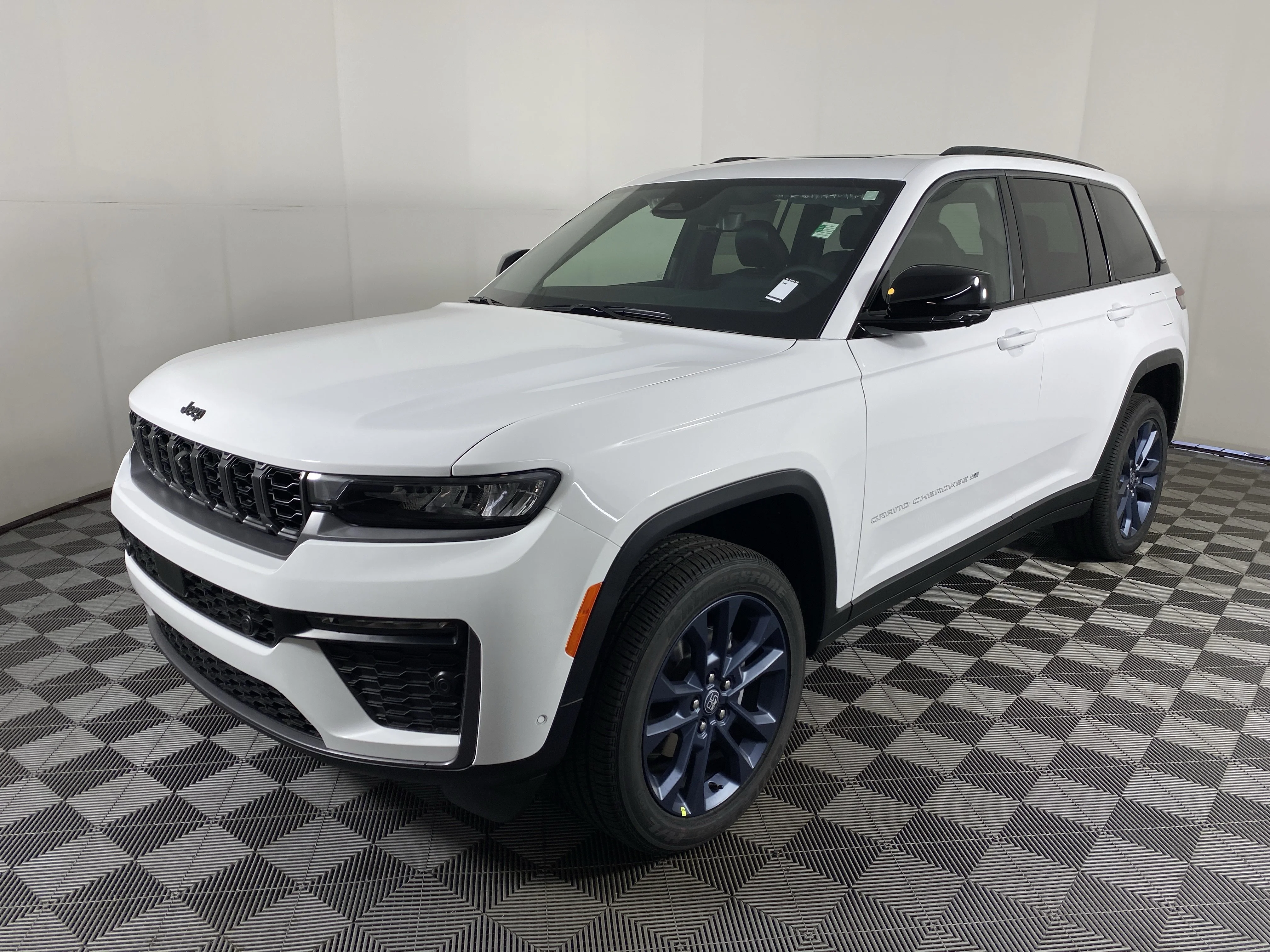 New 2026 Bright White Clear-Coat Exterior Paint Jeep  image 11