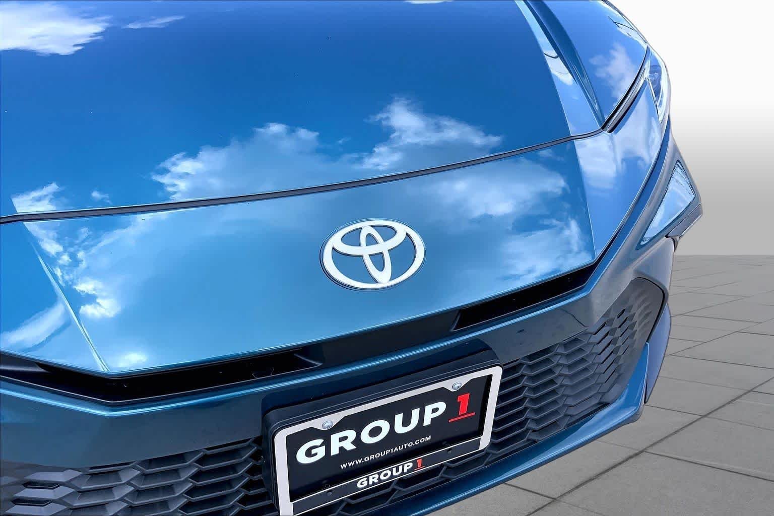Used 2025 Ocean Gem Toyota SE image 57
