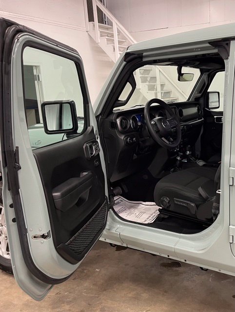 Used 2023 Silver Jeep Sport S image 21