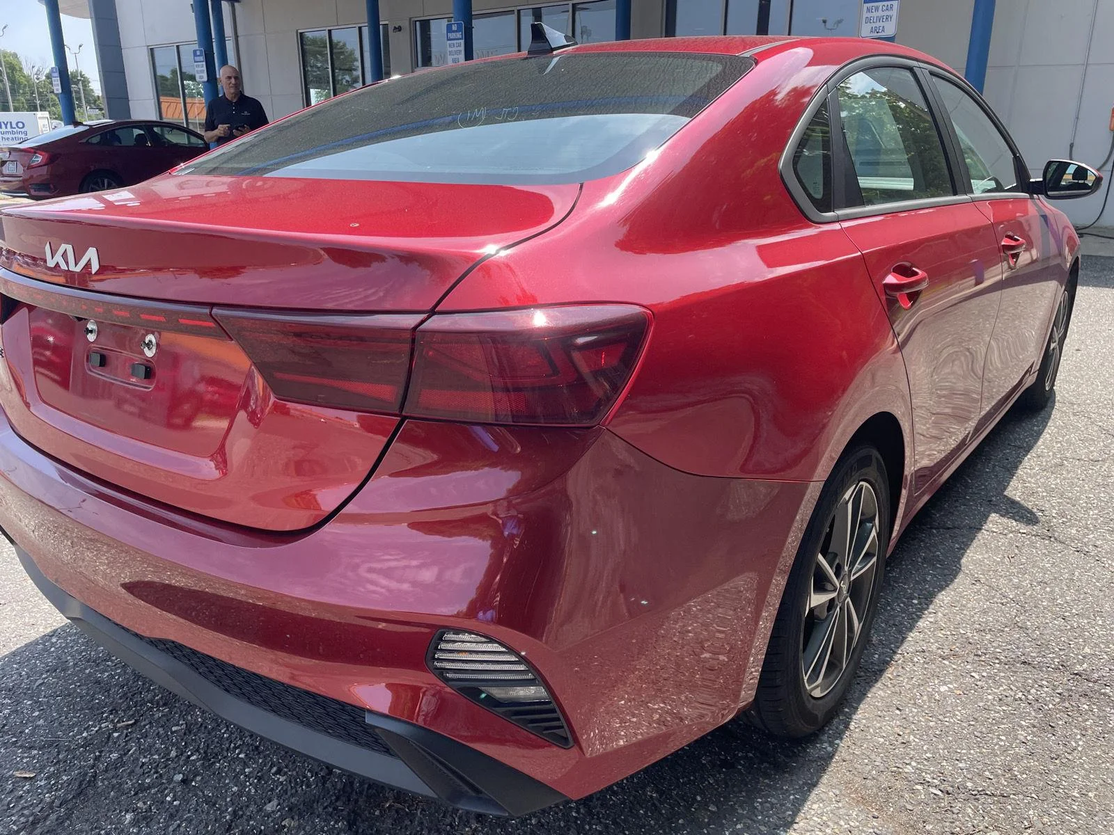 Used 2023 Currant Red Kia LXS image 5