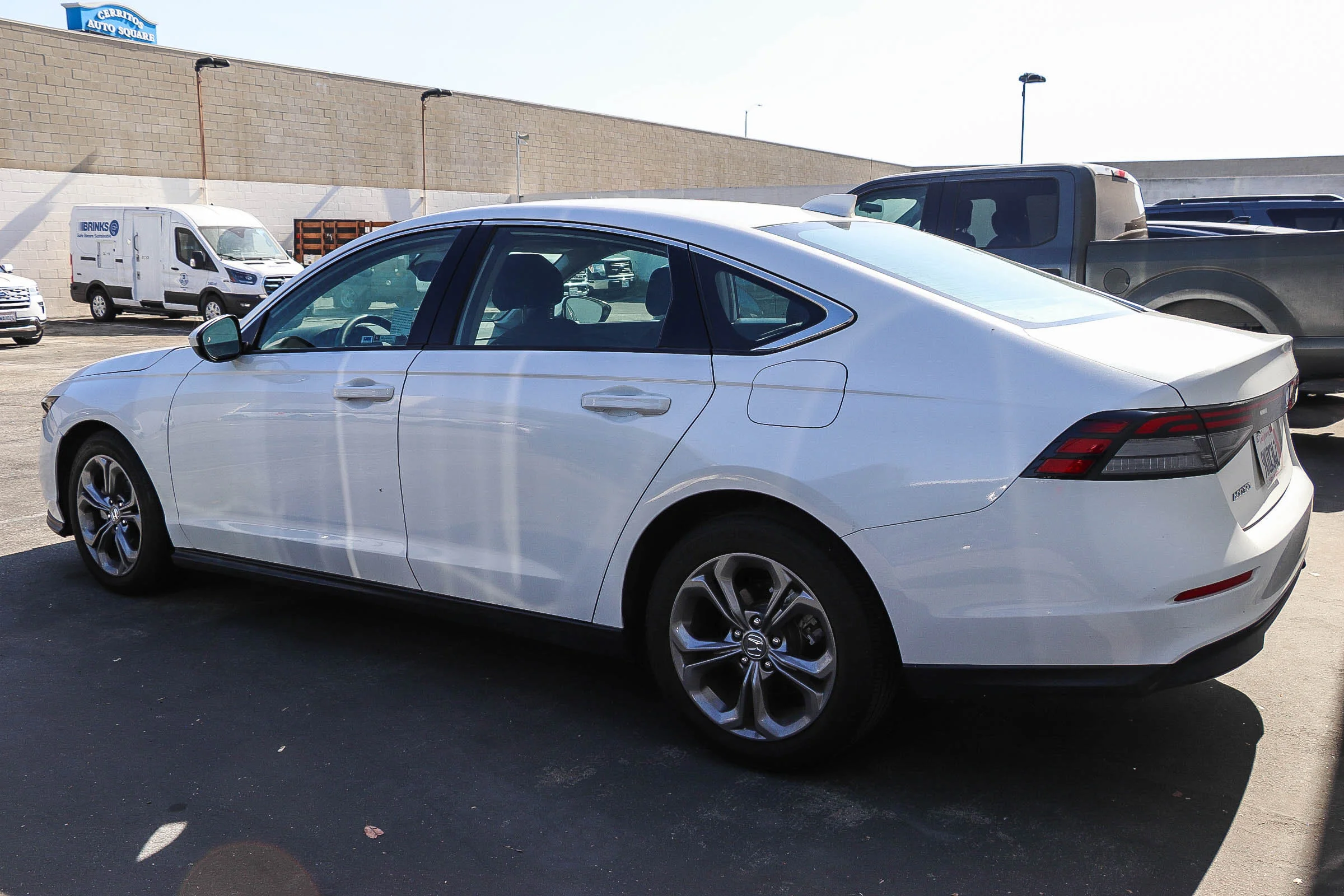 Used 2024 Platinum White Pearl Honda EX image 8