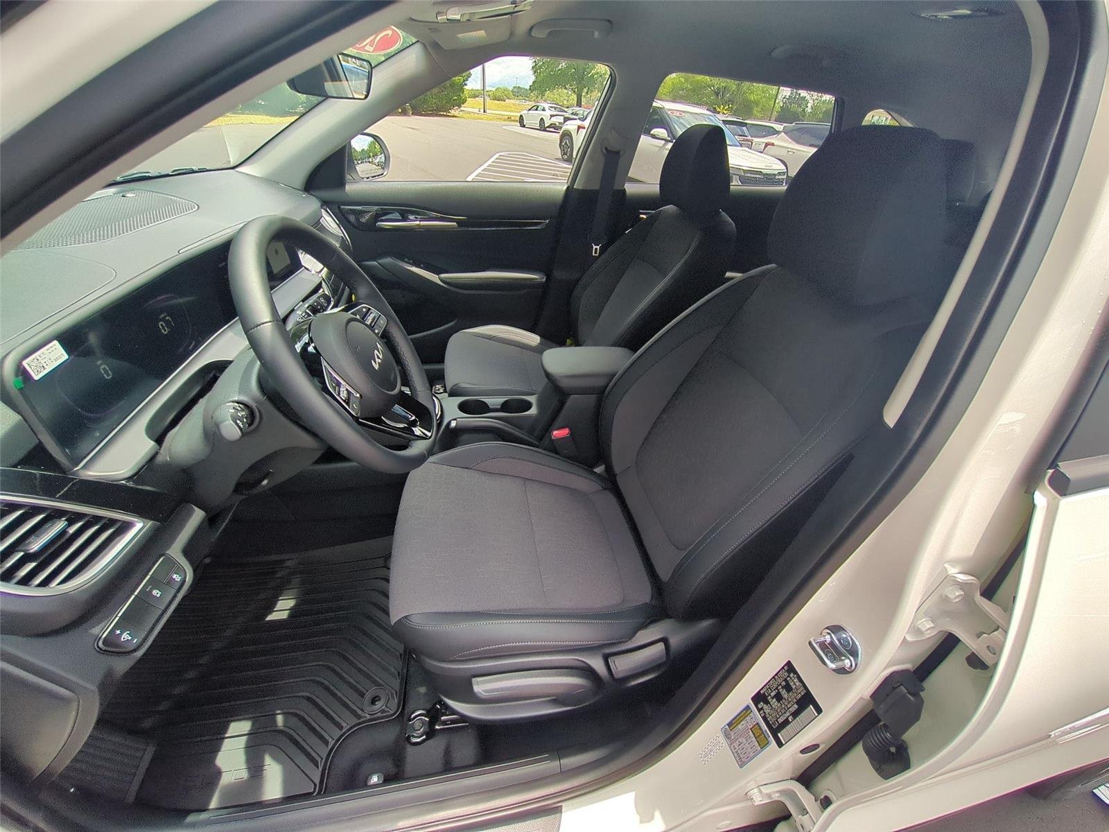 New 2026 Clear White/Black Roof Kia S image 18