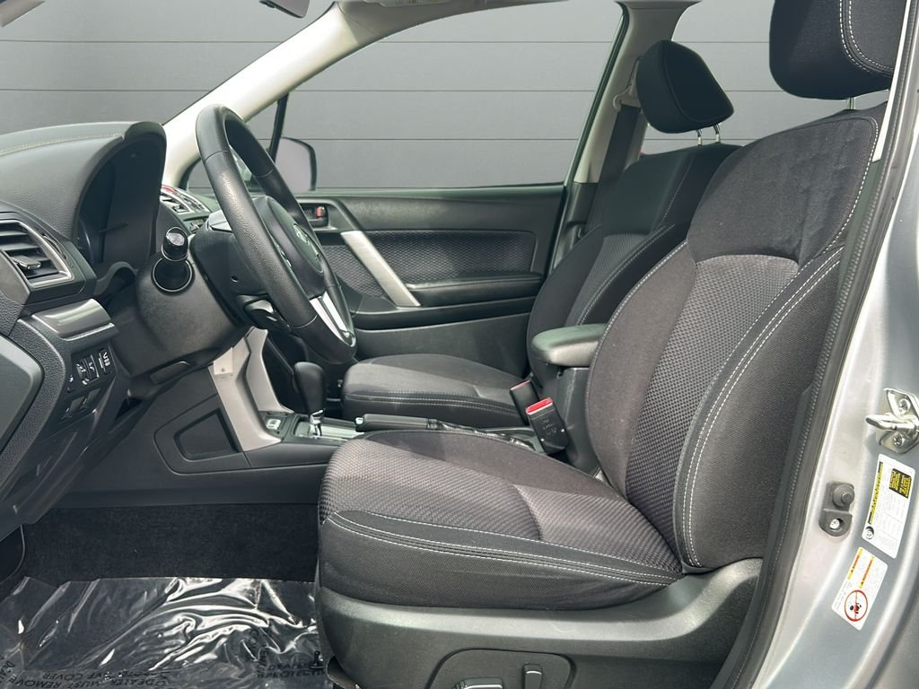 Used 2018 Silver Subaru 2.5i Premium image 10