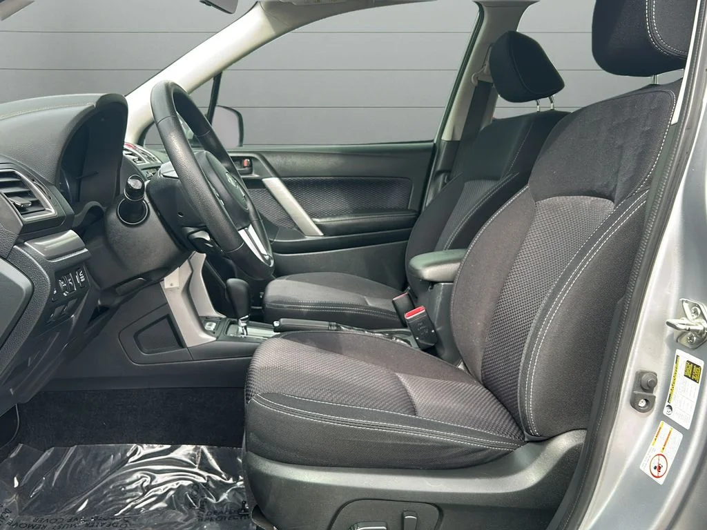 Used 2018 Silver Subaru 2.5i Premium image 10