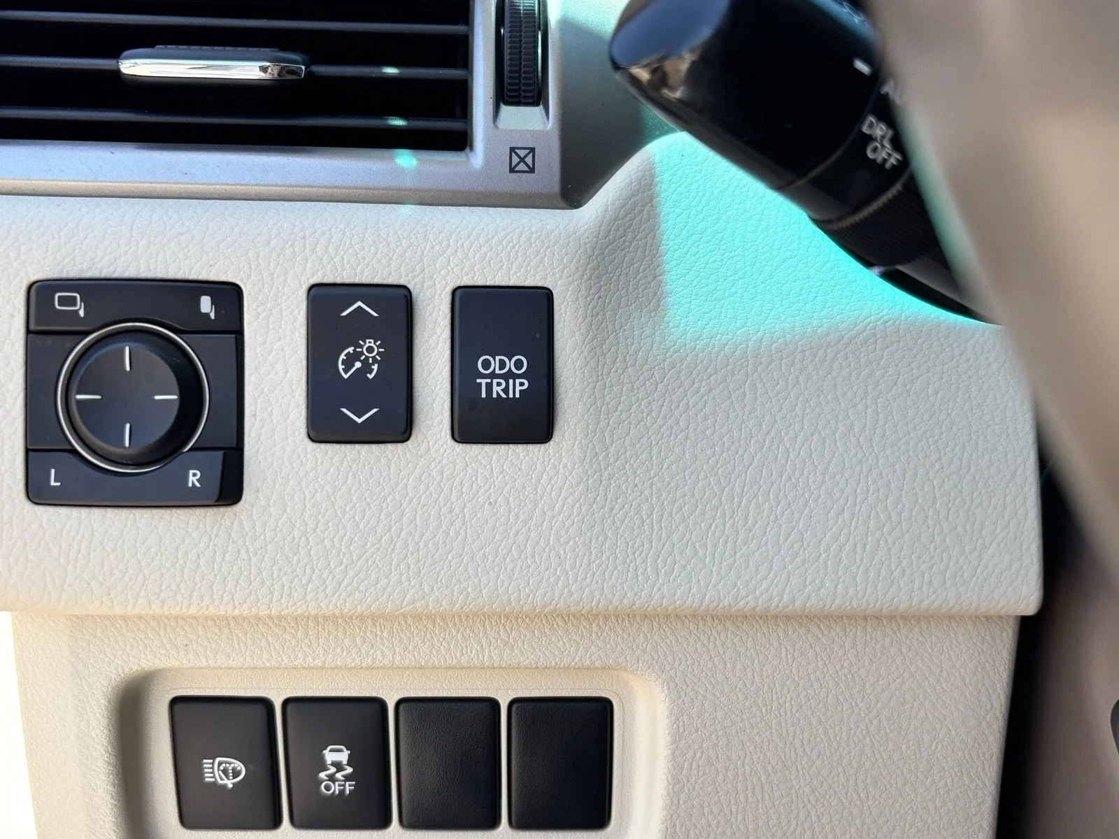 Used 2019 Starfire Pearl Lexus 460 image 27