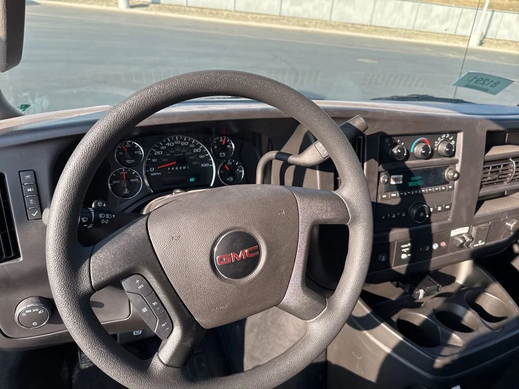 New 2024 Summit White GMC 1WT image 26