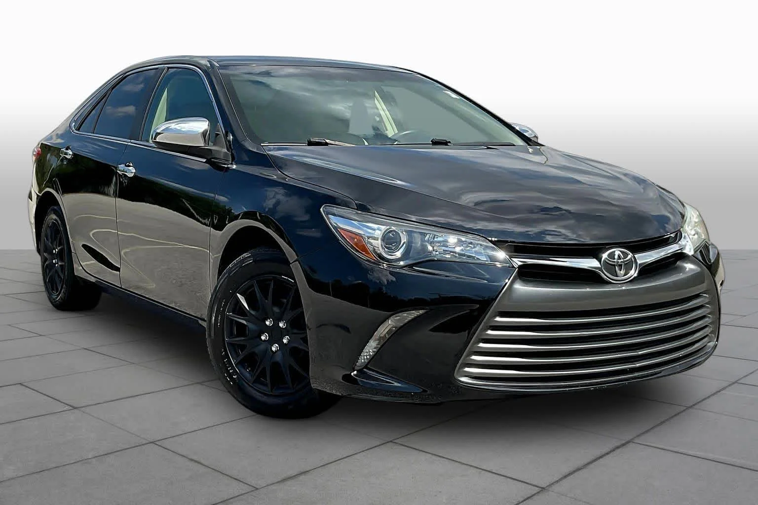 Used 2015 Attitude Black Toyota LE image 3