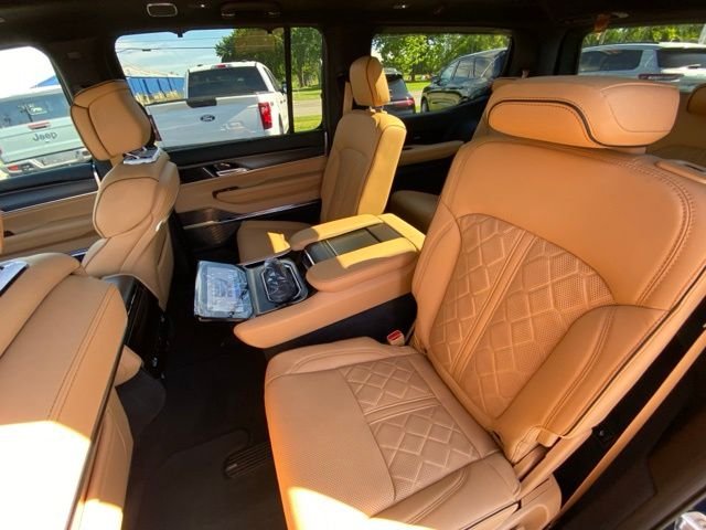 New 2026 Fathom Blue Pearl-Coat Exterior Paint (Late Availability) Jeep Summit Reserve image 12