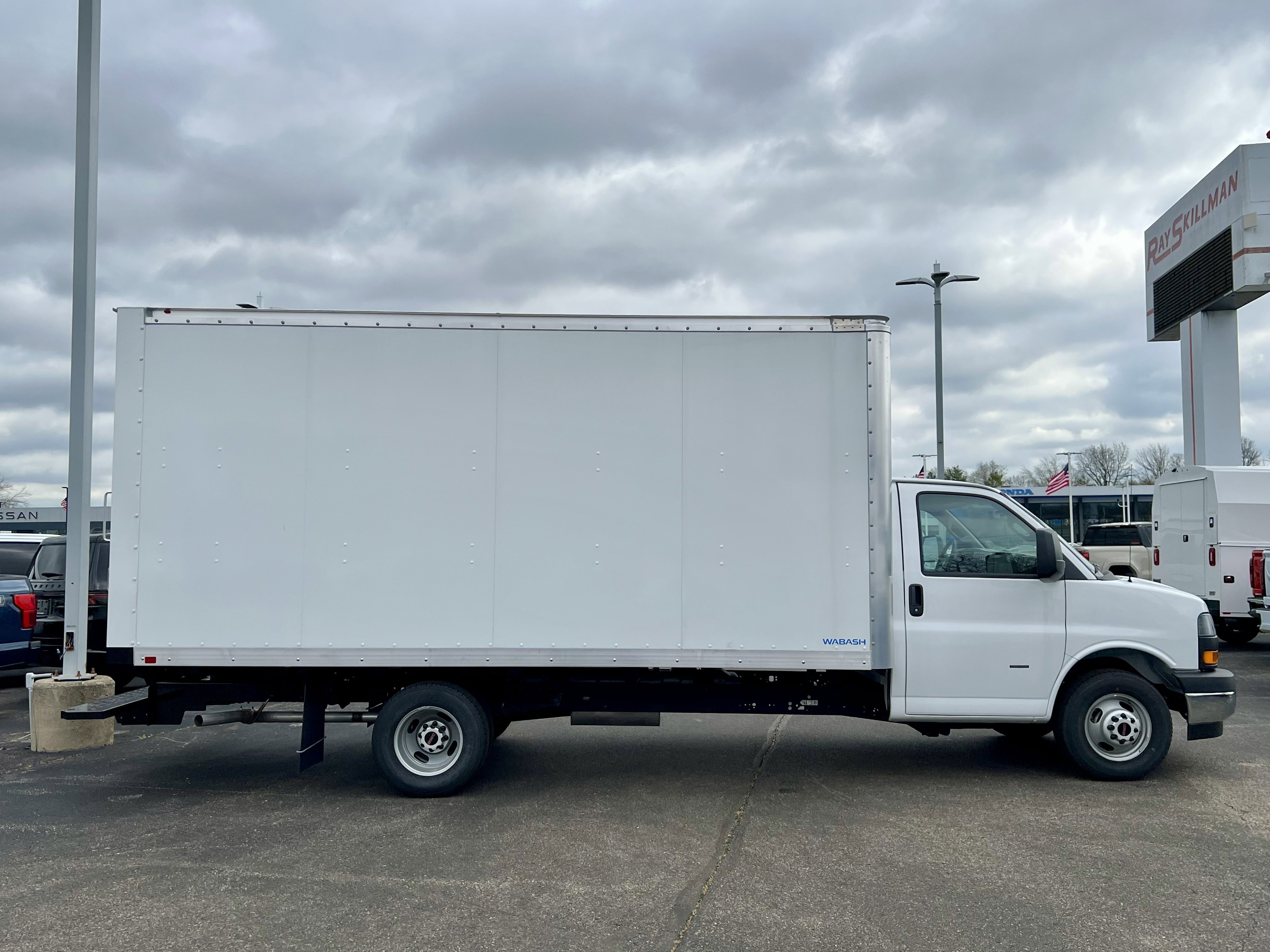 New 2025 Summit White GMC 1WT image 3