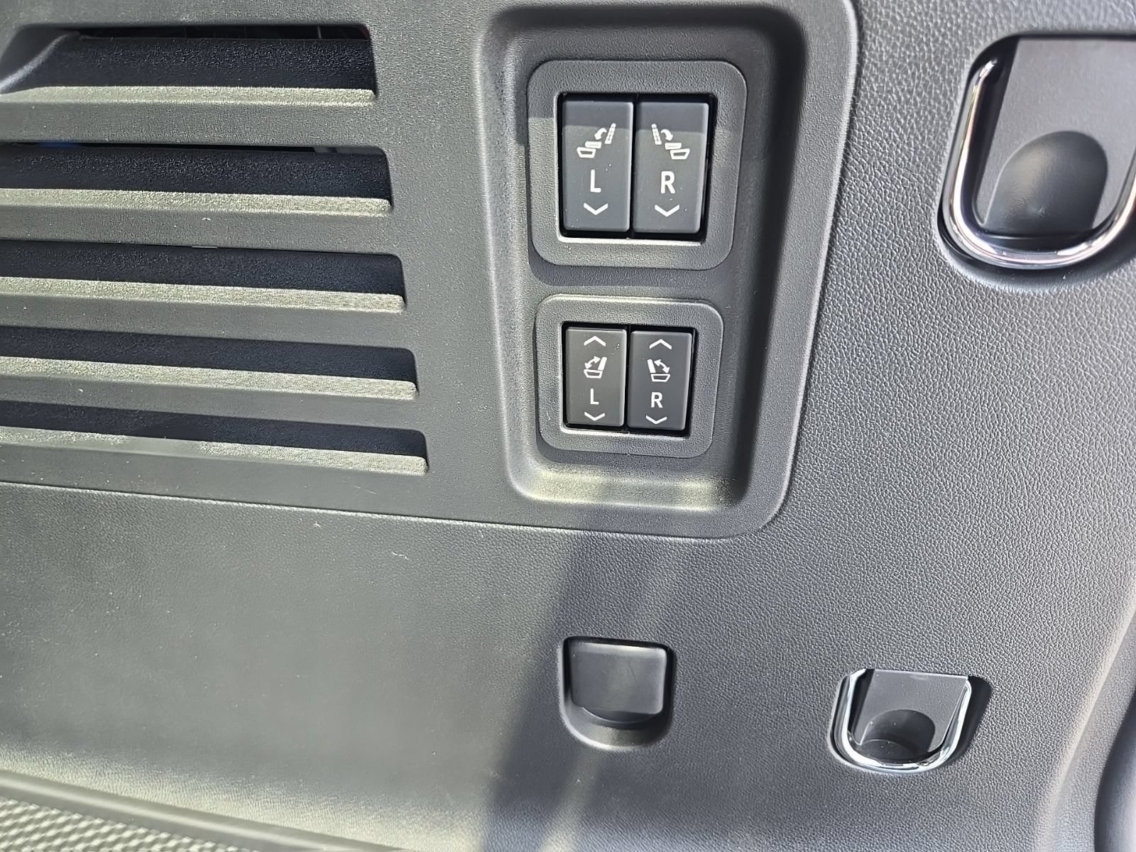 2026 GMC Acadia Denali Ultimate - Photo 16