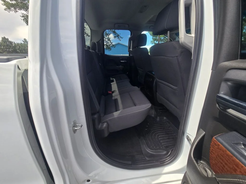 Used 2018 White GMC SLE image 11