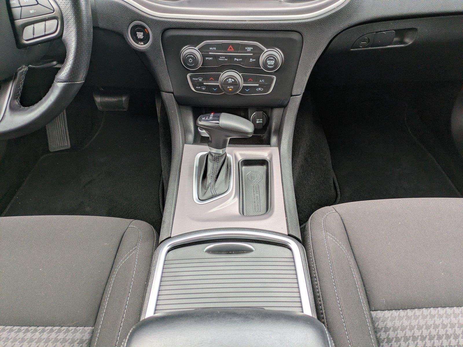 Used 2022 Pitch Black Clearcoat Dodge SXT image 18