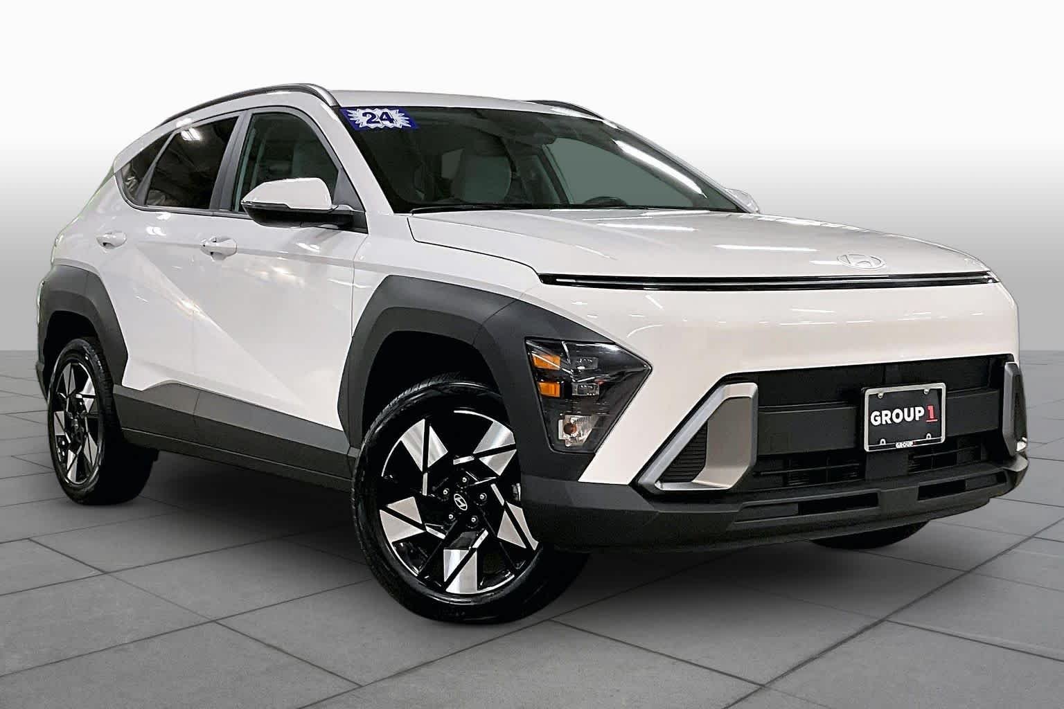 Used 2024 Atlas White Hyundai SEL image 3