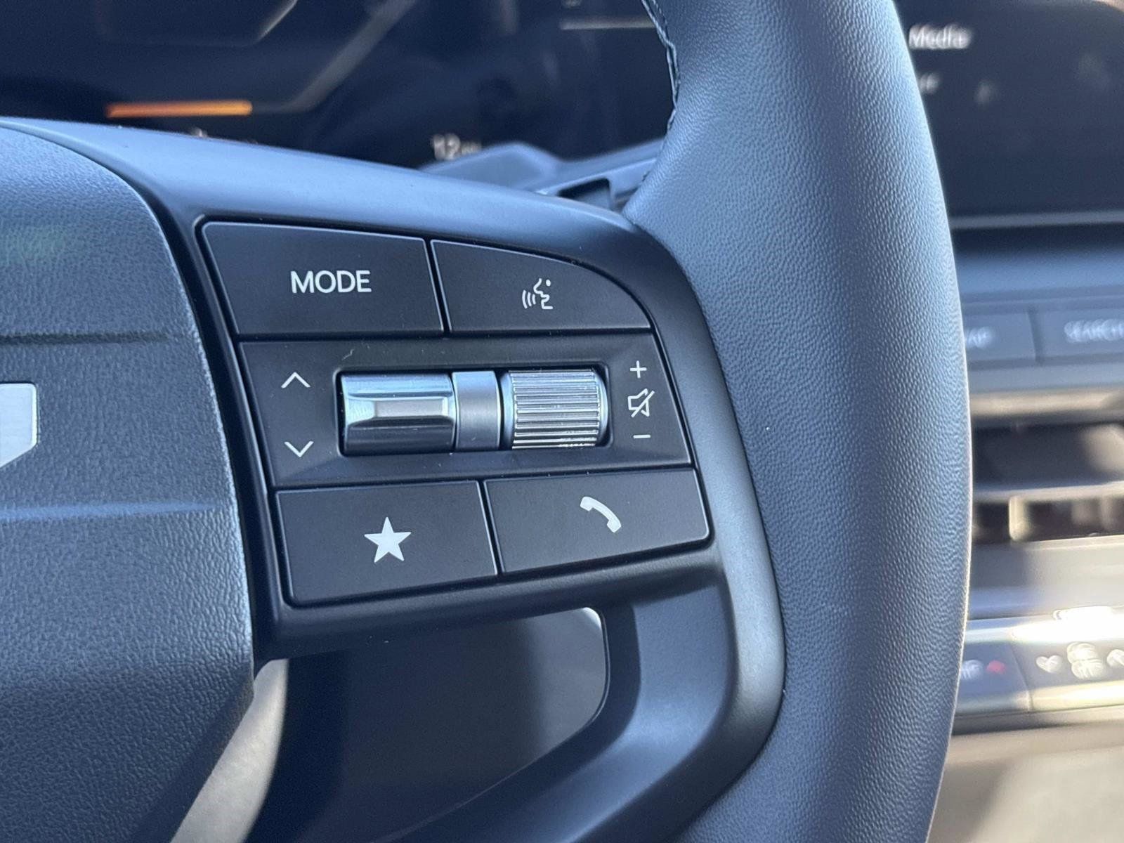 New 2025 Snow White Pearl Kia EX image 23