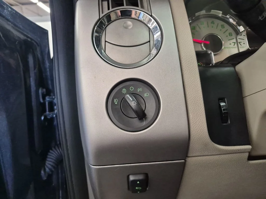 Used 2014 Tuxedo Black Metallic Ford Limited image 23