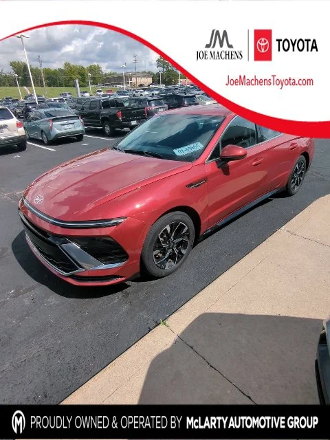 Used 2025 Red Hyundai SEL image 1