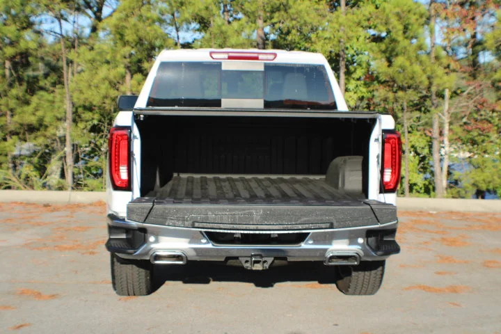 Certified Used 2026 Glacier White Tricoat GMC SLT image 22