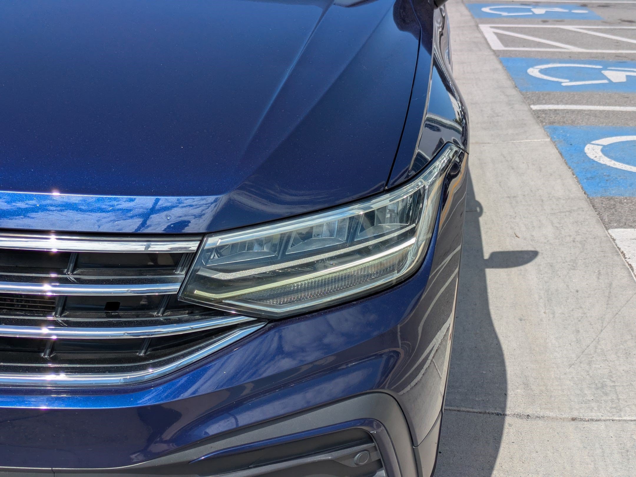 Used 2022 Atlantic Blue Metallic Volkswagen SE image 11