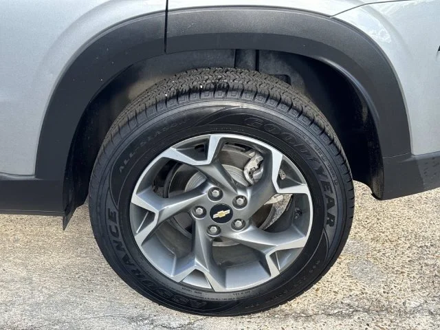 Used 2025 Gray Chevrolet LT image 7