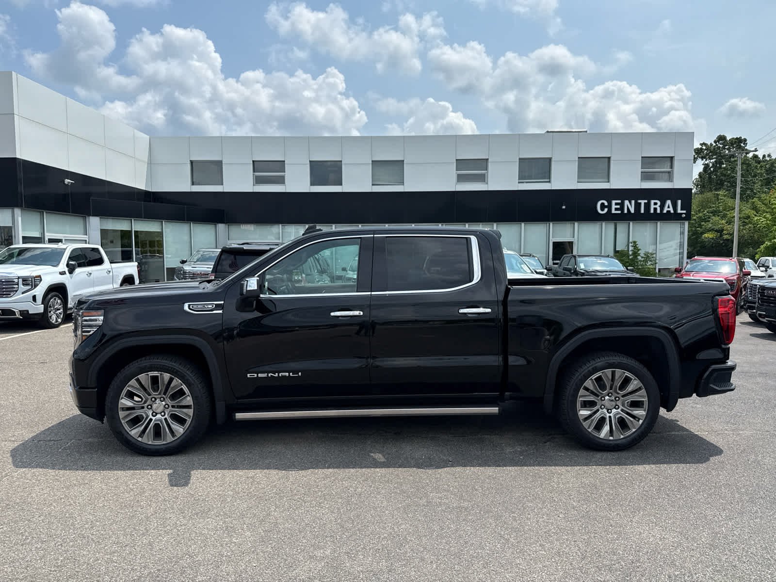 Used 2023 Onyx Black GMC Denali image 2