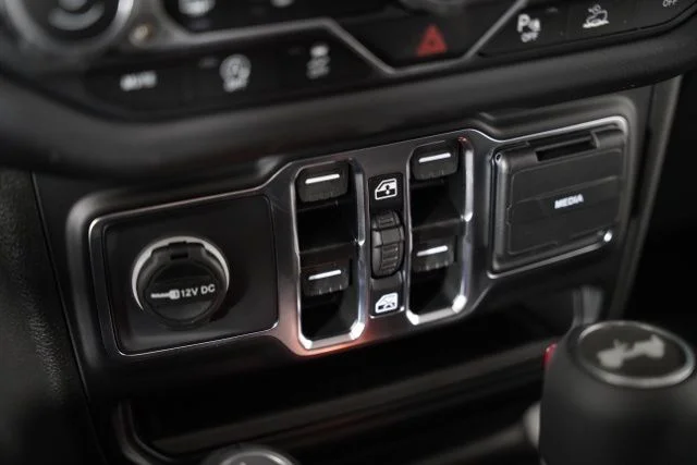 2025 Jeep Wrangler 4-Door Sahara - Photo 13