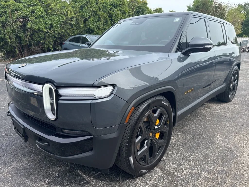 2026 Rivian R1S's photo