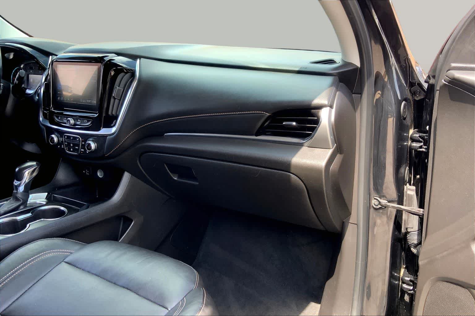 Used 2021 Mosaic Black Metallic Chevrolet LT Leather image 18