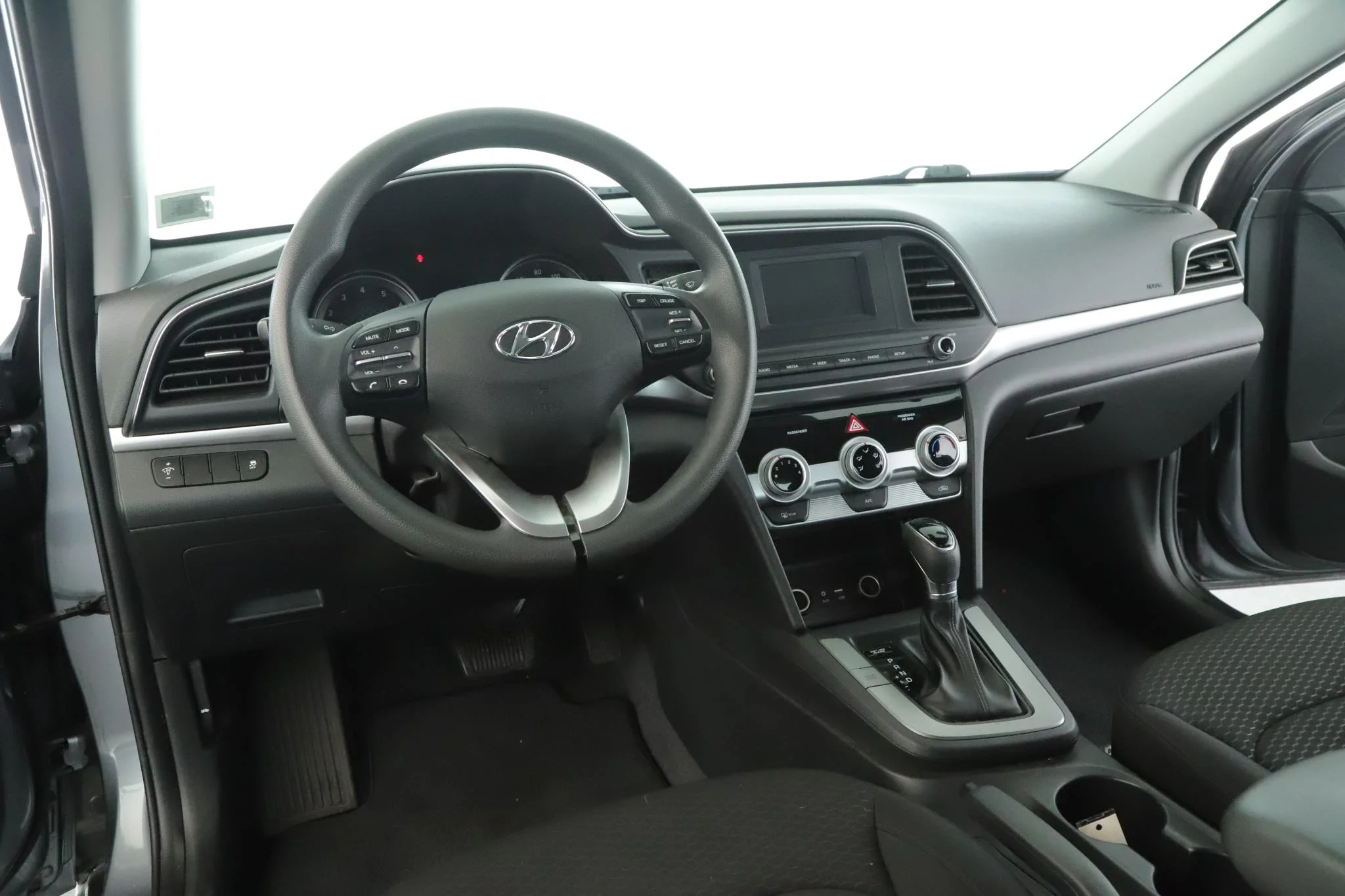 Used 2019 Hyundai Elantra SE with VIN KMHD74LF1KU833740 for sale in Amityville, NY