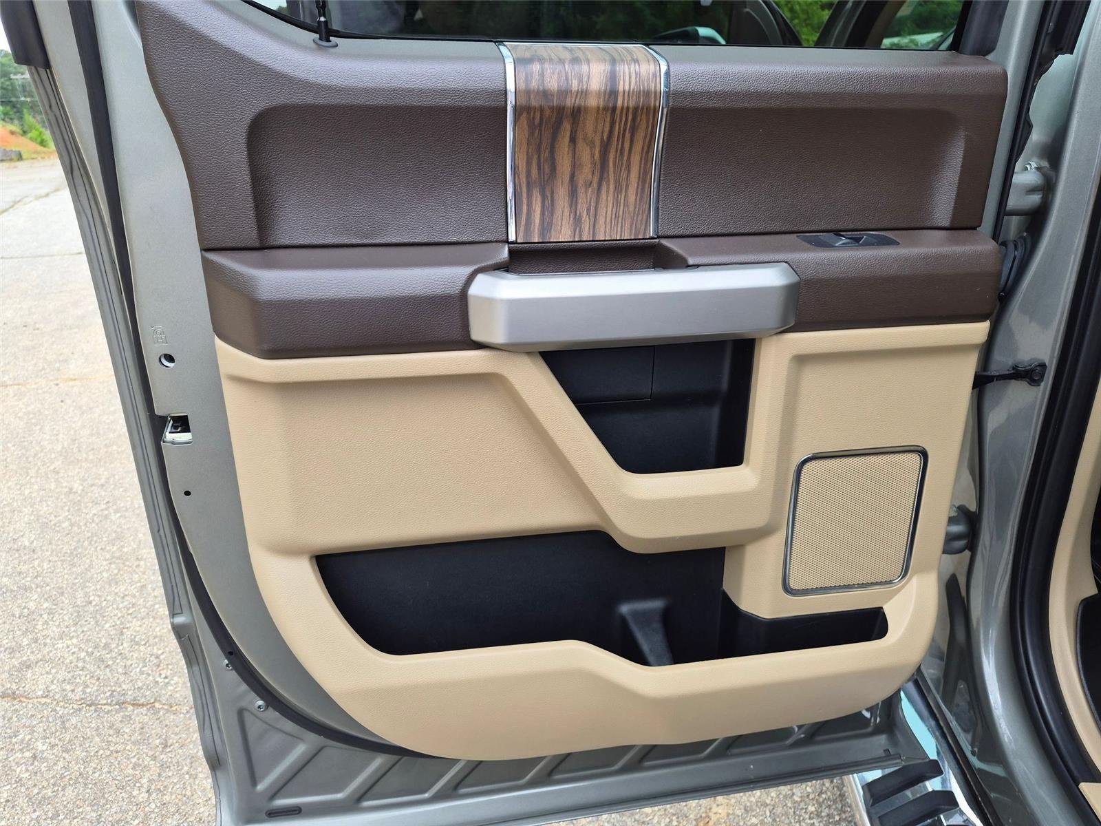 Used 2019 Ingot Silver Metallic Ford LARIAT image 25